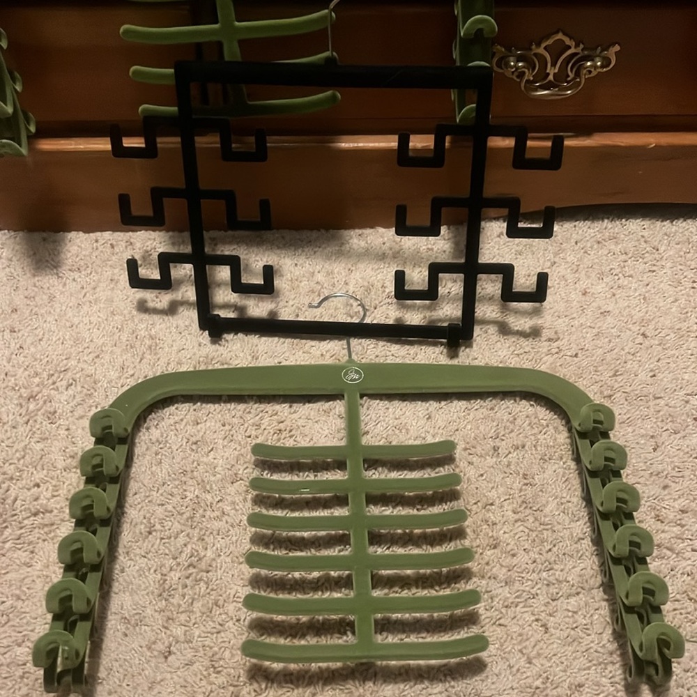 Green and black velvet Multi-Tier Hangers (3) - Picture 5 of 6